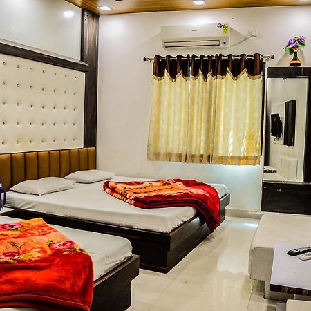اوجاين Hotel Shree Dwarkadhish Palace المظهر الخارجي الصورة