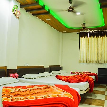 اوجاين Hotel Shree Dwarkadhish Palace المظهر الخارجي الصورة