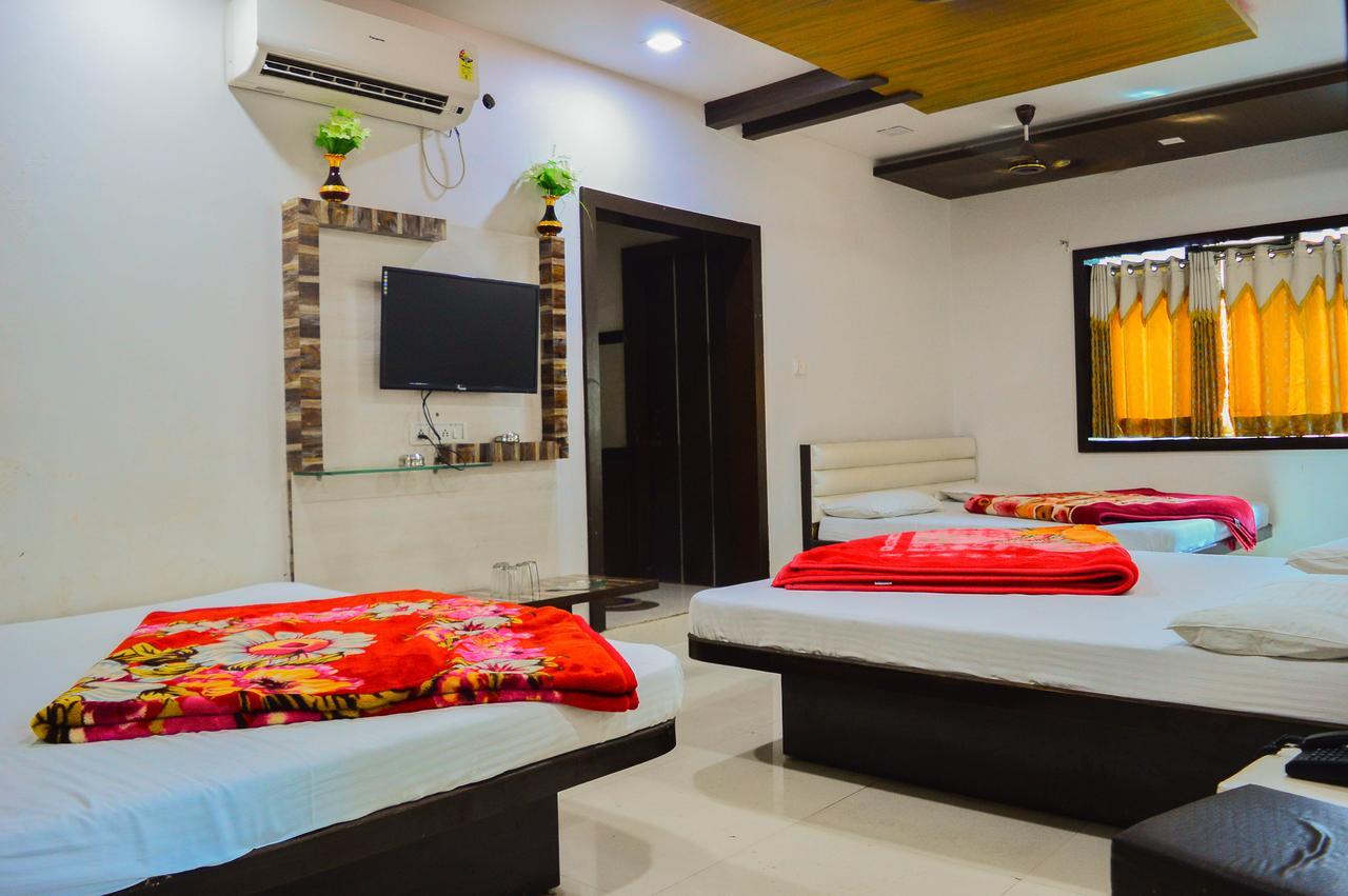 اوجاين Hotel Shree Dwarkadhish Palace المظهر الخارجي الصورة