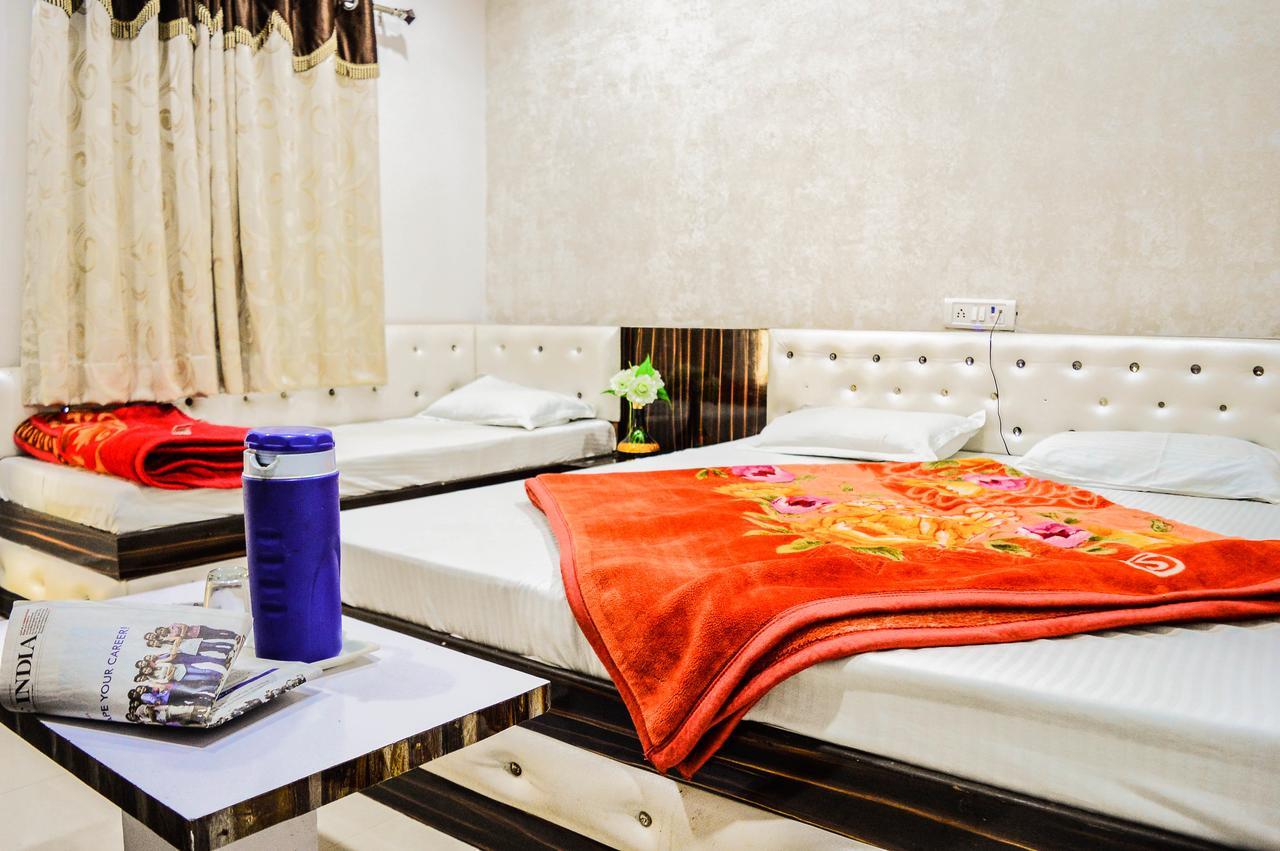 اوجاين Hotel Shree Dwarkadhish Palace المظهر الخارجي الصورة