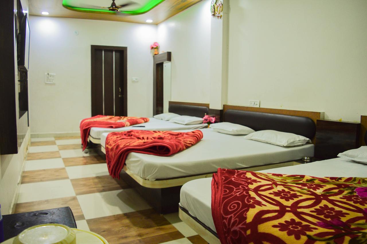 اوجاين Hotel Shree Dwarkadhish Palace المظهر الخارجي الصورة