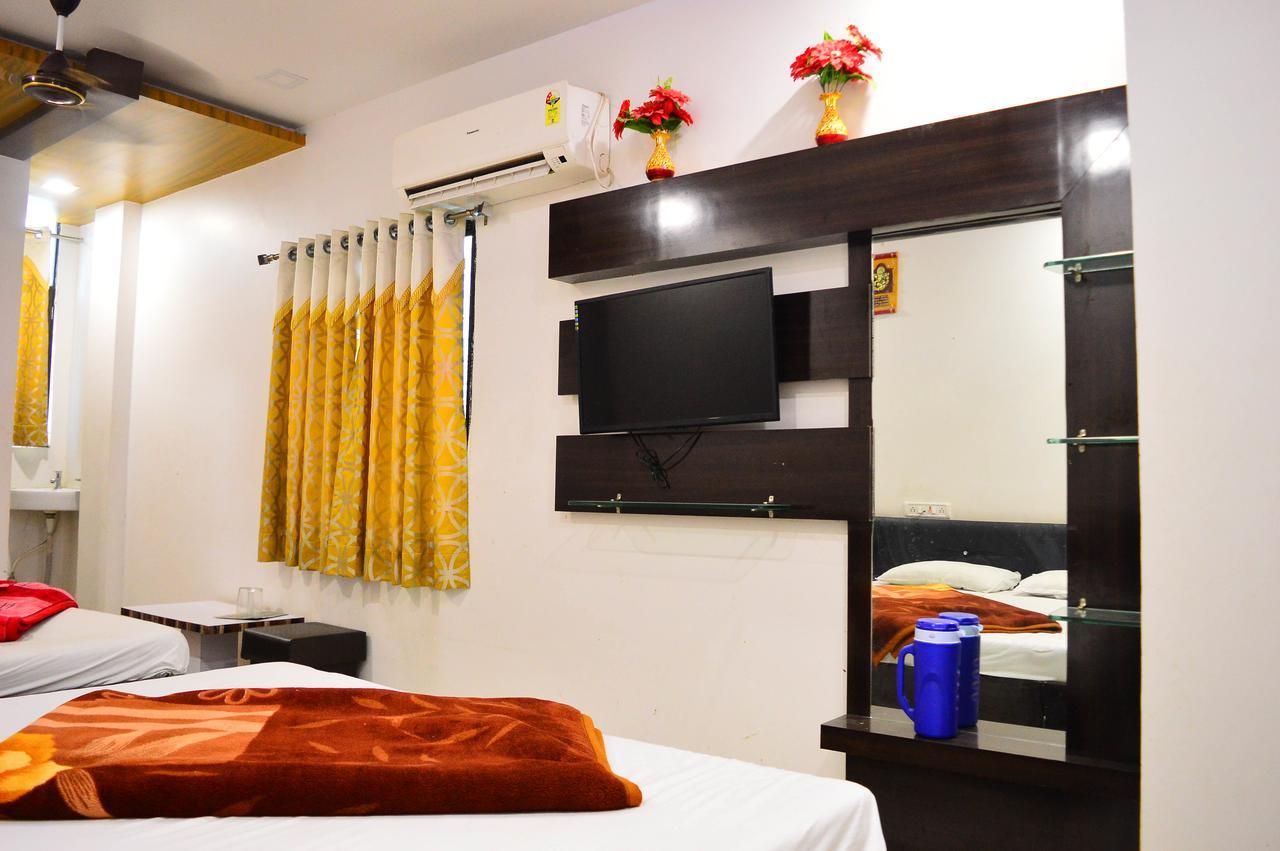 اوجاين Hotel Shree Dwarkadhish Palace المظهر الخارجي الصورة